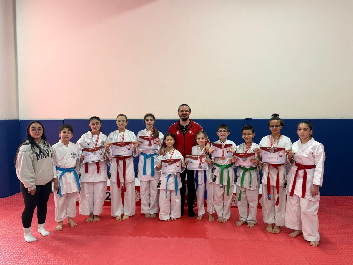 Edirne’de Tatami Sarsıldı: Kutlu Spor Kulübü’nden 11 Madalyalık Zafer