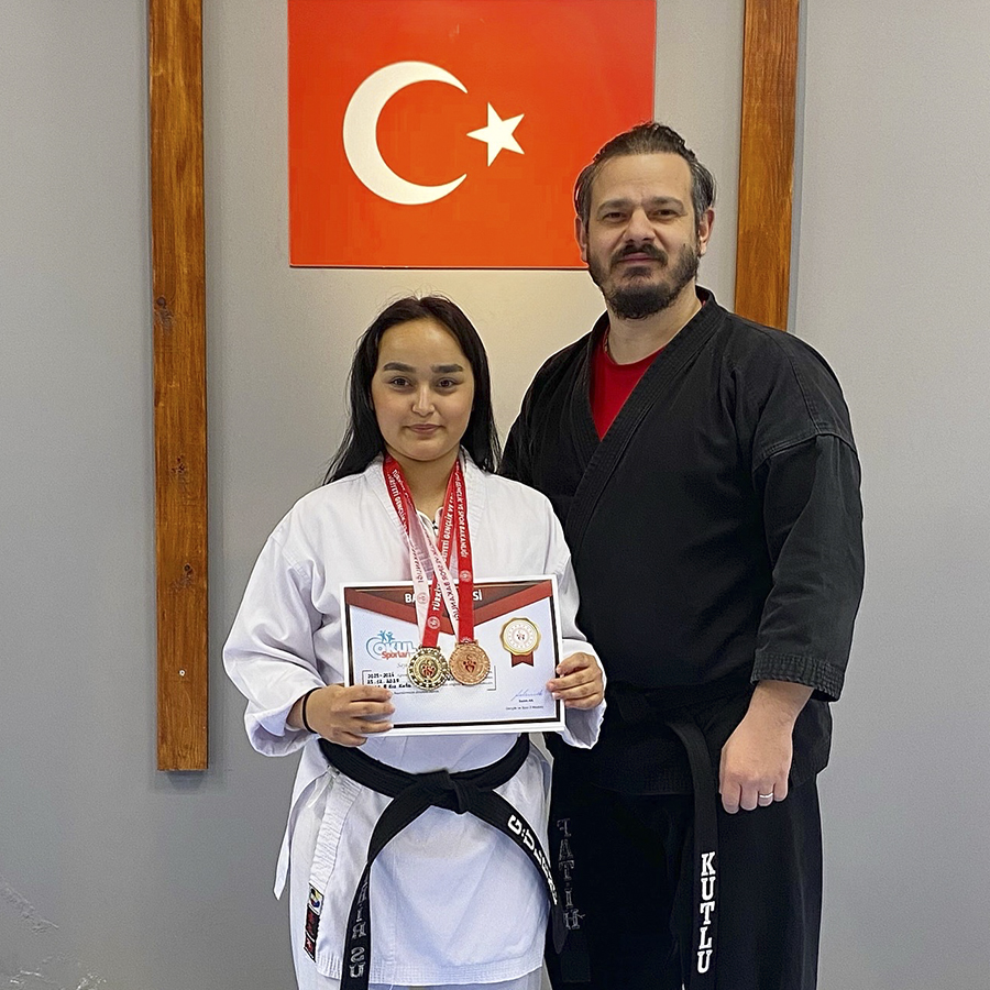 Edirne’den Avrupa’ya Uzanan Gurur: Kutlu Karate’nin Yıldızı Milli Formayla Tatamide
